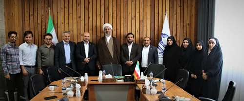 به مناسبت روز ارتباطات و روابط عمومی از کارکنان اداره روابط عمومی دانشگاه تقدیر شد